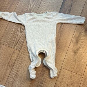 Lemon & Loom Ripped Bamboo Heather Grey Footed One-Piece Pajamas - crescent zip